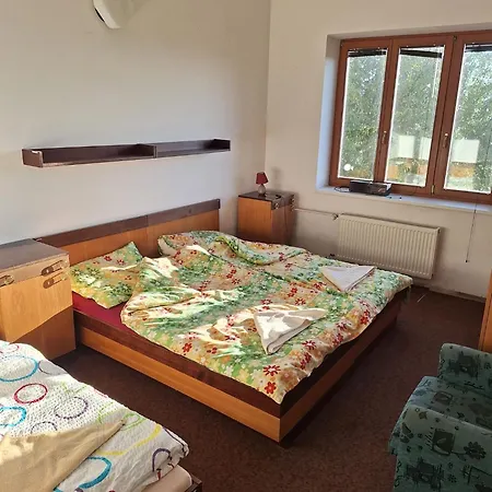 Rekreacko Hruba Strana Lägenhet *